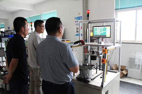 艾普智能儀器—新能源汽車電機測試設備驗收現場 艾普智能儀器—新能源汽車電機測試設備驗收現場