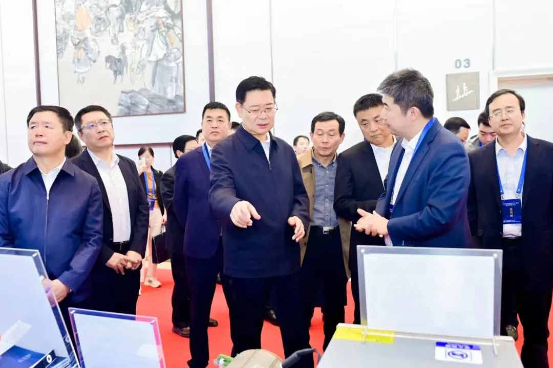 AIP受邀參加青島市新能源汽車產(chǎn)業(yè)鏈供需對接大會—AIP艾普.jpg AIP受邀參加青島市新能源汽車產(chǎn)業(yè)鏈供需對接大會—AIP艾普.jpg