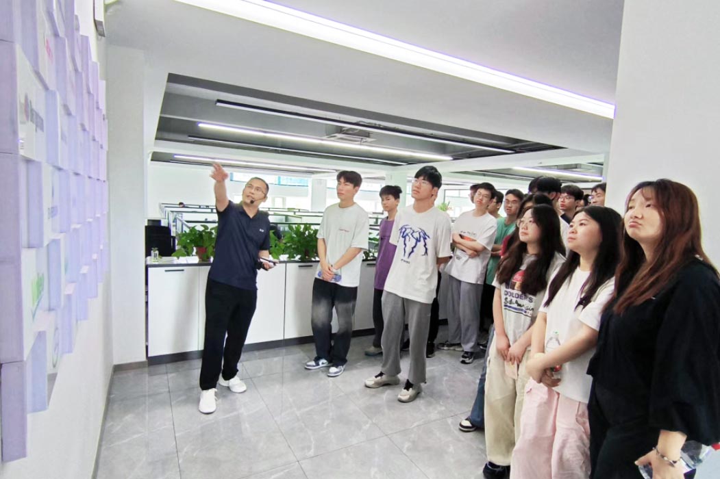 中國石油大學(xué)（華東）師生走進(jìn)艾普智能，攜手共促產(chǎn)學(xué)研深度融合